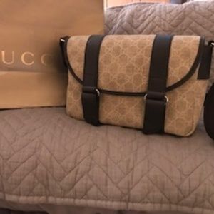 Gucci Cross over Purse
